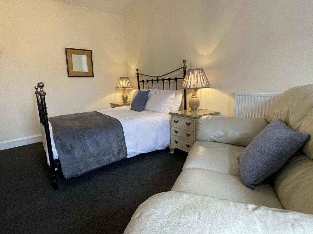 The Castle Hotel Llandovery Exterior foto